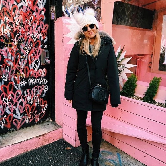 Meet your Posher, Lauren - Picture 5 of 7